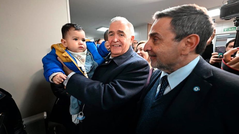 A un año del milagro: Celeste y Noah volvieron al hospital que les salvó la vida