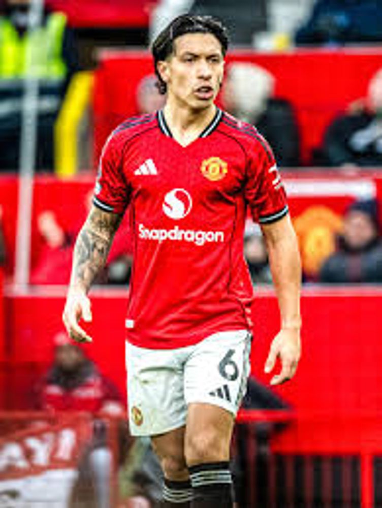 Lisandro “Licha” Martínez. Fotos: Manchester United.