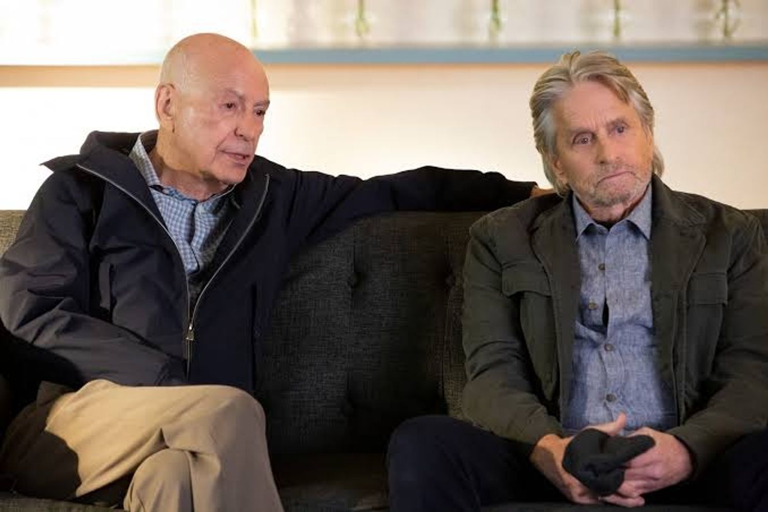 Michael Douglas interpreta a Sandy Kominsky, un profesor de actuación con pasado como actor.