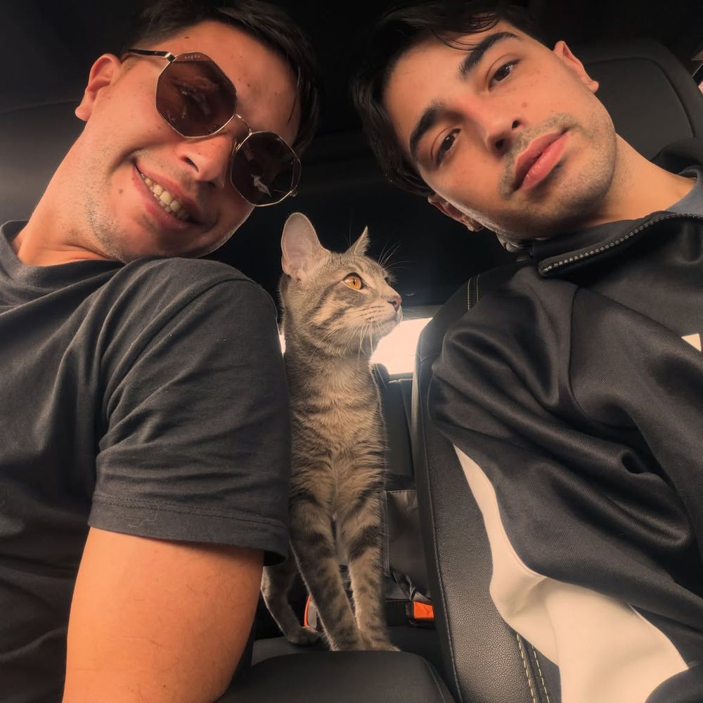 Ignacio Lago y su novio Gonzalo Huser