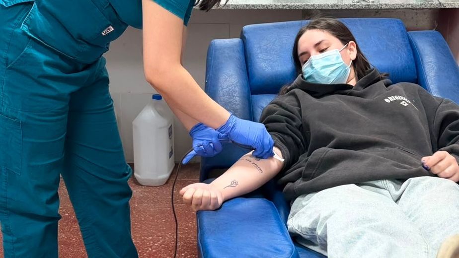 Todos los lunes, el Servicio de Hemoterapia recibe donantes pese al descenso habitual de la época invernal.
