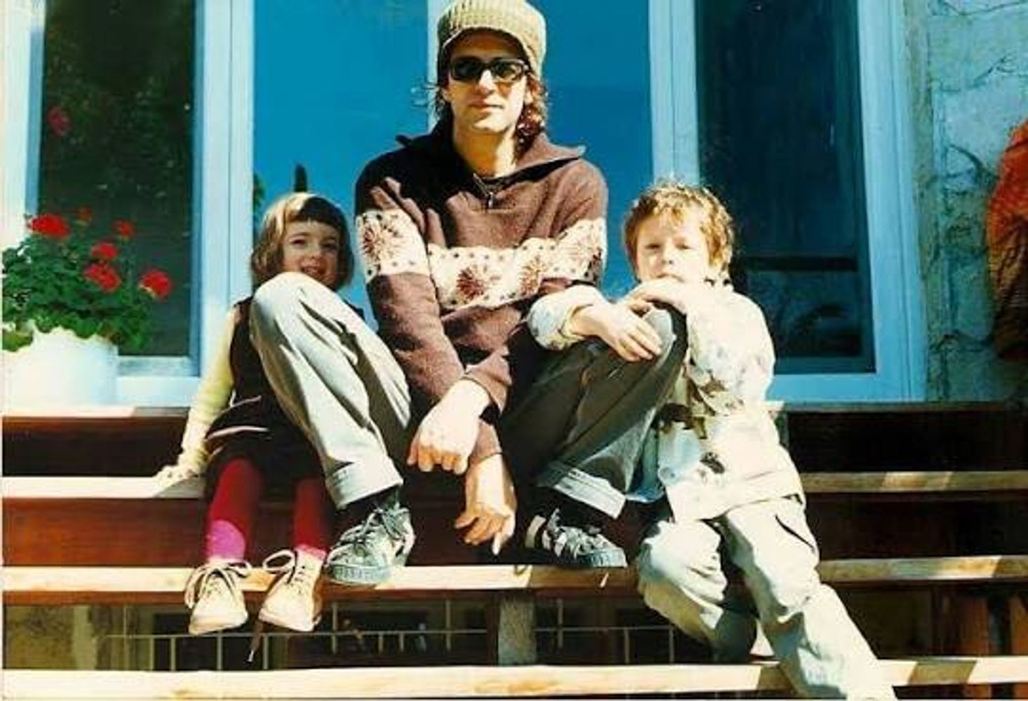 Lisa y Benito Cerati junto a su padre, Gustavo.