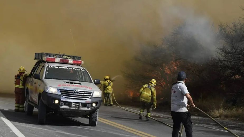 Quince hectáreas quemadas y un detenido por el incendio en Charbonier