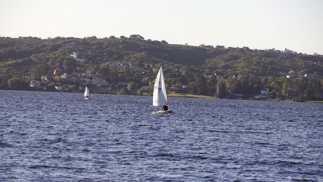 Campeonato Sudamericano de J24 en el lago San Roque. Foto de archivo