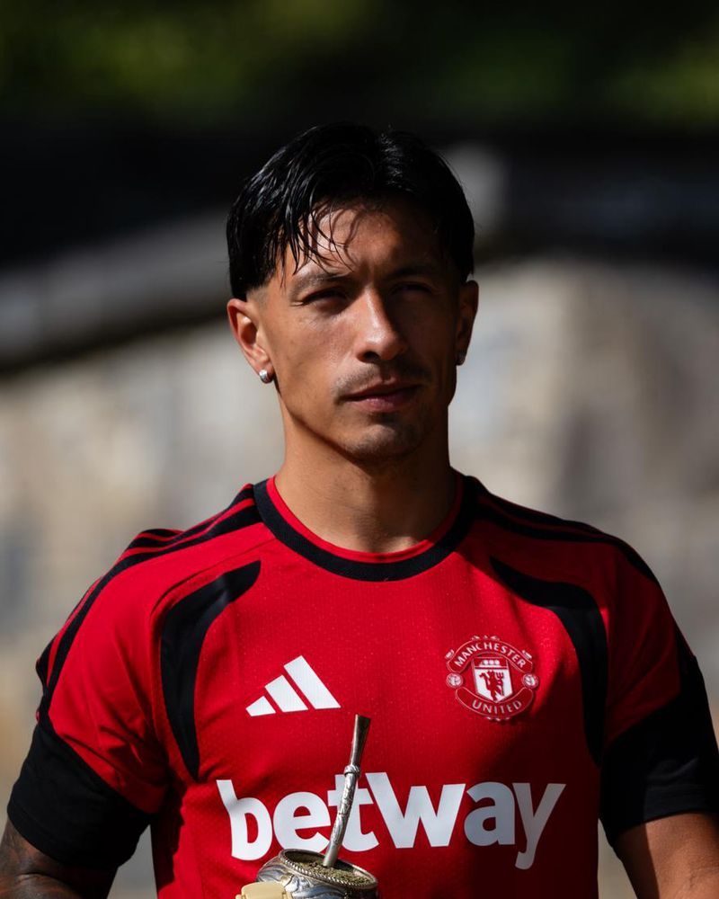 Lisandro “Licha” Martínez. Fotos: Manchester United.