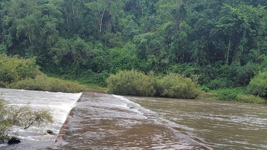 Cerraron el acceso al Parque Provincial Moconá por la crecida del arroyo Yabotí.