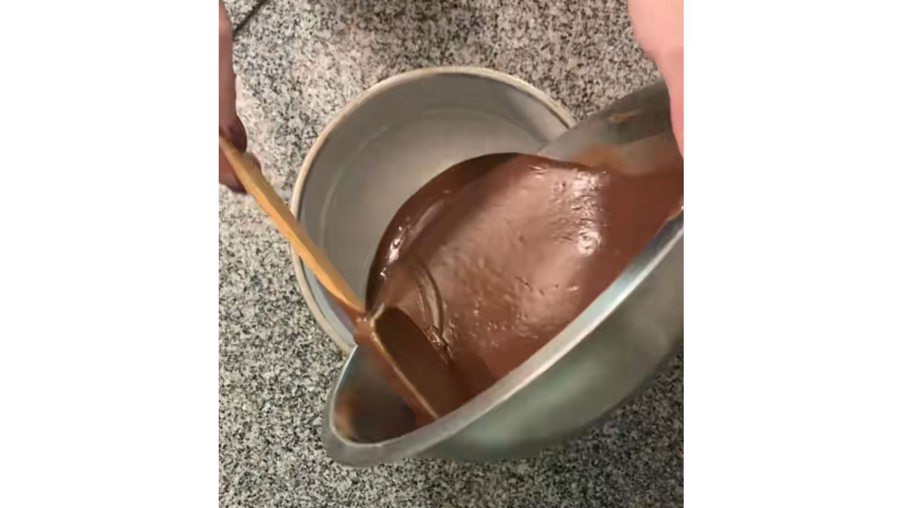 Esta torta está lista en simples pasos.