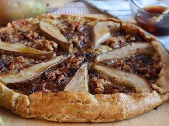 Tarta "galette" de pera, roquefort y miel: la receta agridulce para salir de la rutina