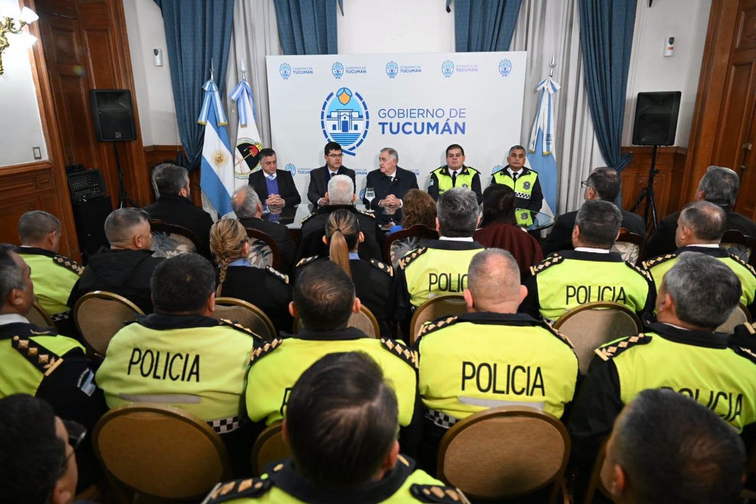 Jaldo se reunió con la cúpula policial de Tucumán.
