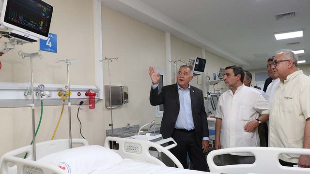 Señaló que los hospitales públicos ya están "sobrepasados en cantidad de pacientes".