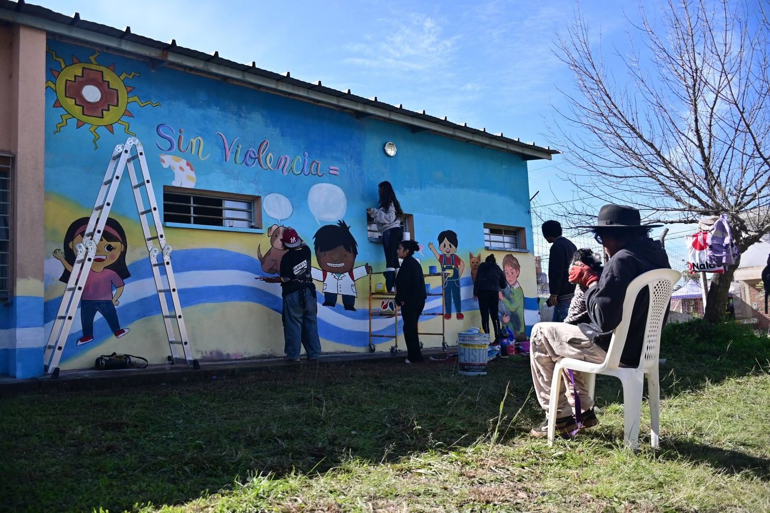 En la jornada del 26 de junio pasado se llevó a cabo la realización del mural participativo “Red de Lazos de Amor y Familia”, con base en una idea surgida en el CPV Combate de Alto Comedero.