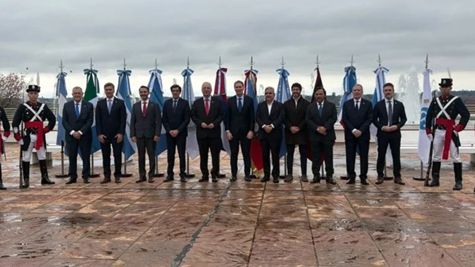 Comenzó en Misiones la 24ª Asamblea del Norte Grande con presencia de gobernadores y funcionarios nacionales.