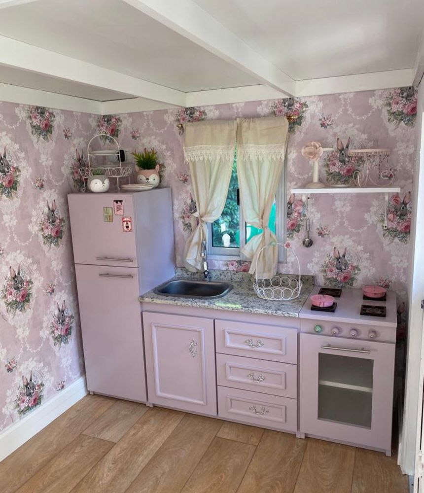 Cuánto cuestan las lujosas mini casas de Matilda Salazar y Mirko: tienen aire acondicionado, Smart TV y heladera