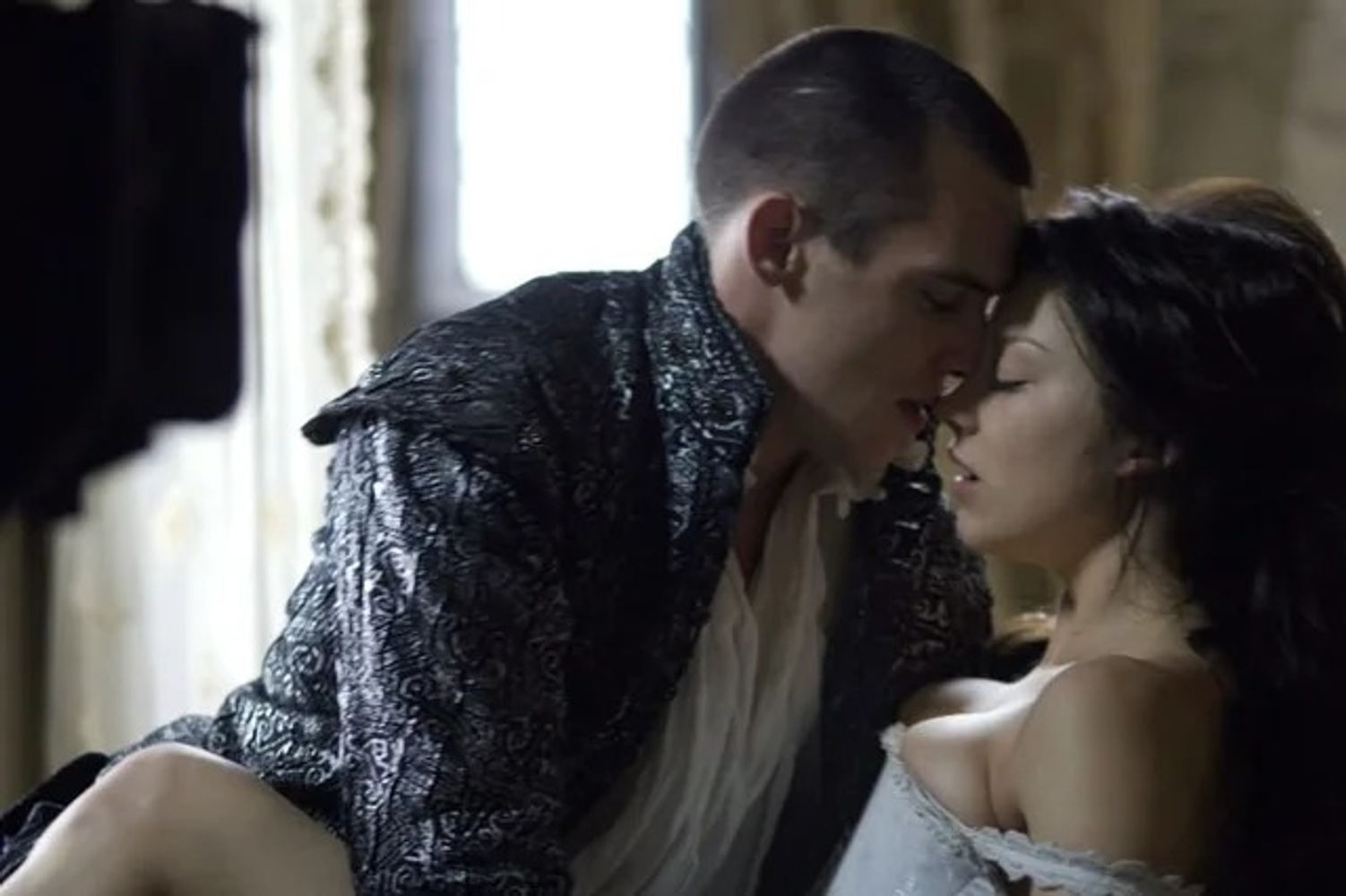 Los romances de Enrique VIII son uno de los ejes de la historia.