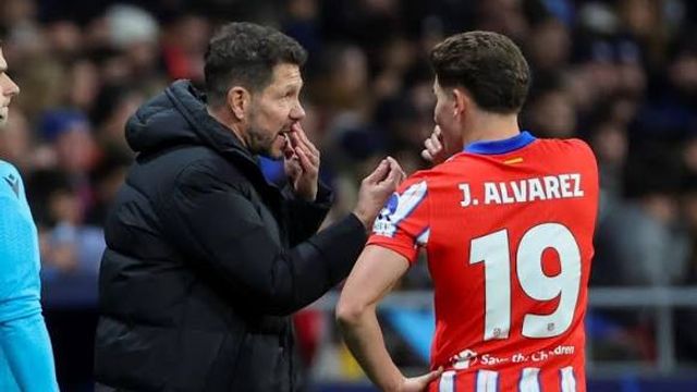 El delantero argentino le manifestó al entrenador su deseo de abandonar Atlético de Madrid para jugar en Barcelona. Sin embargo, recibió una respuesta que no cayó nada bien.
