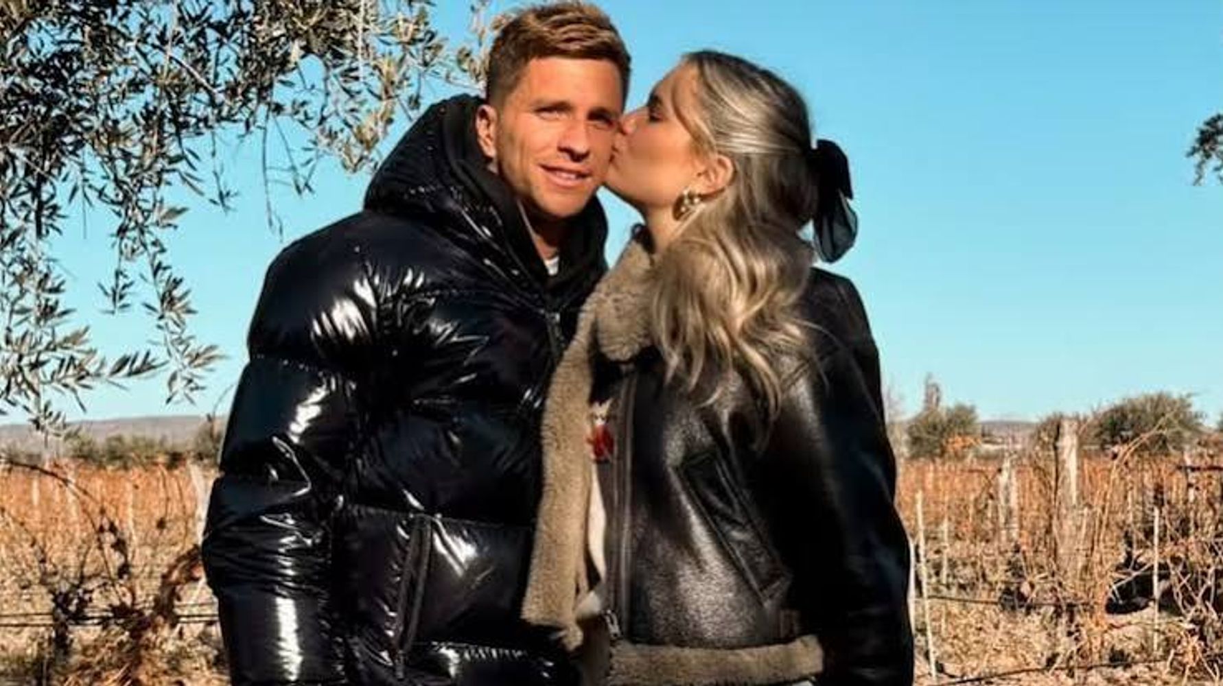 La modelo está en pareja con el futbolista desde 2024.