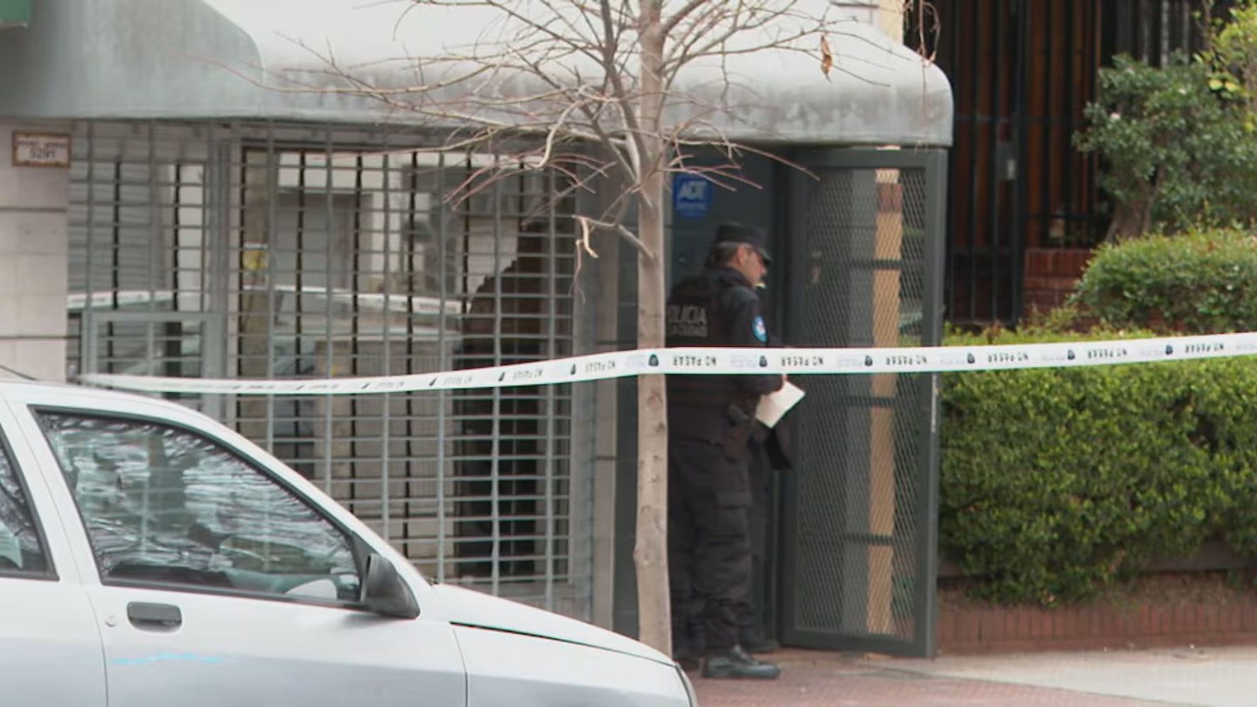 Femicidio en Villa Devoto: una nena de 8 años despertó a su hermano, le avisó que mataron a su mamá y llamó al 911.