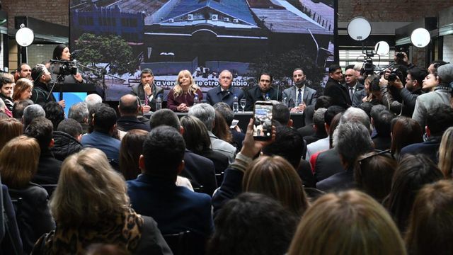Jaldo, Chahla y Acevedo encabezaron la inauguración del edificio recuperado en avenida Sarmiento.