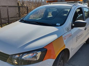 Un delivery quiso escapar de un control y terminó atropellando a una inspectora