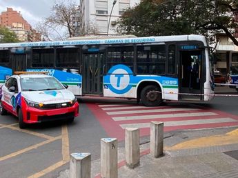 Un colectivo atropelló a un hombre de 70 años en el centro de Córdoba