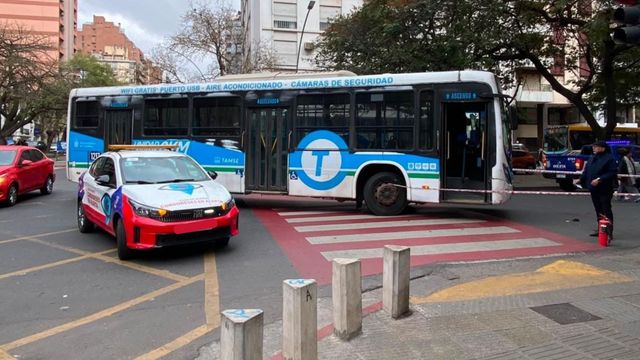 Choque de colectivo en el centro de Córdoba.
