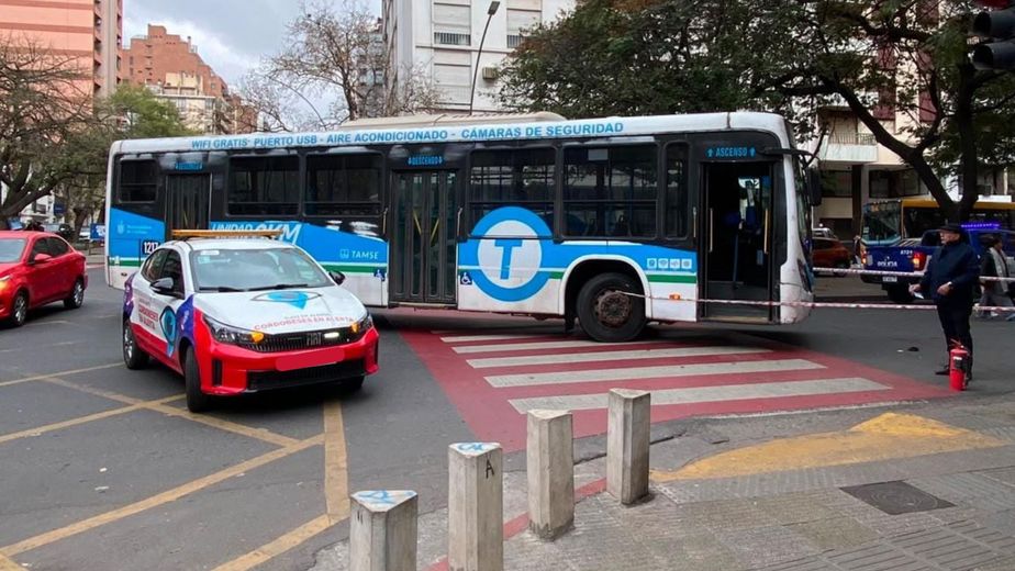 Un colectivo atropelló a un hombre de 70 años en el centro de Córdoba