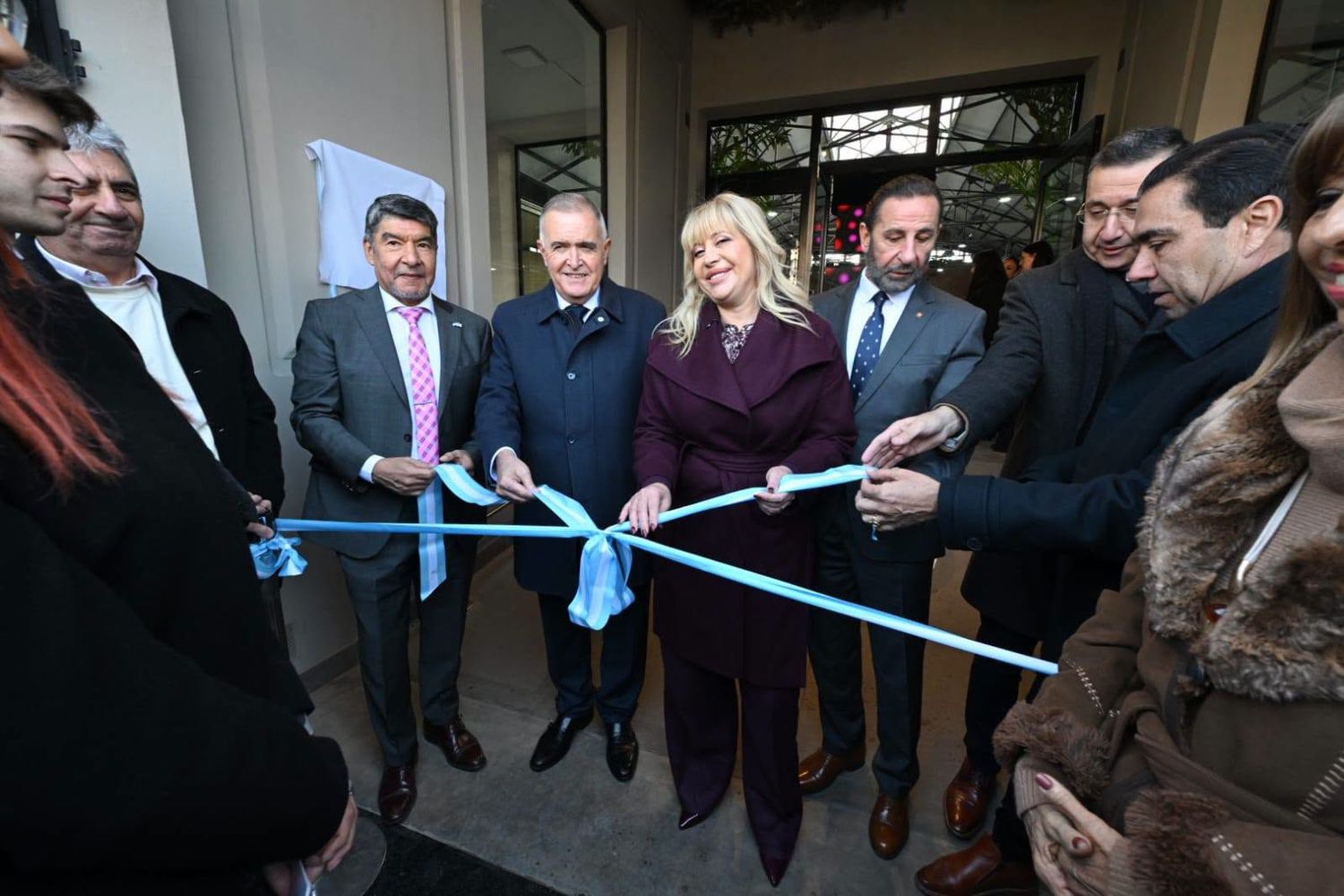 El vicegobernador remarcó que la obra excede lo comercial y devuelve identidad a la zona.