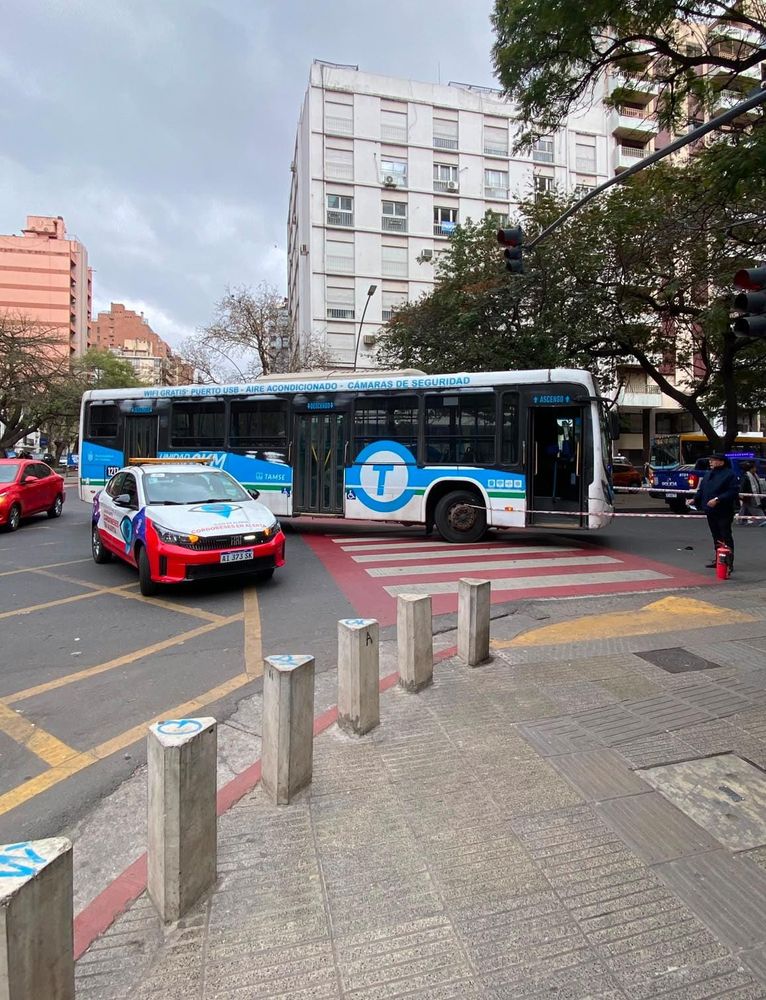 Choque de colectivo en el centro de Córdoba.