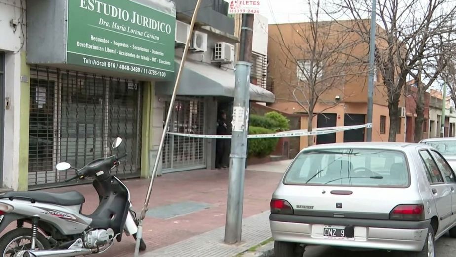 Femicidio en Villa Devoto: una nena de 8 años despertó a su hermano, le avisó que mataron a su mamá y llamó al 911