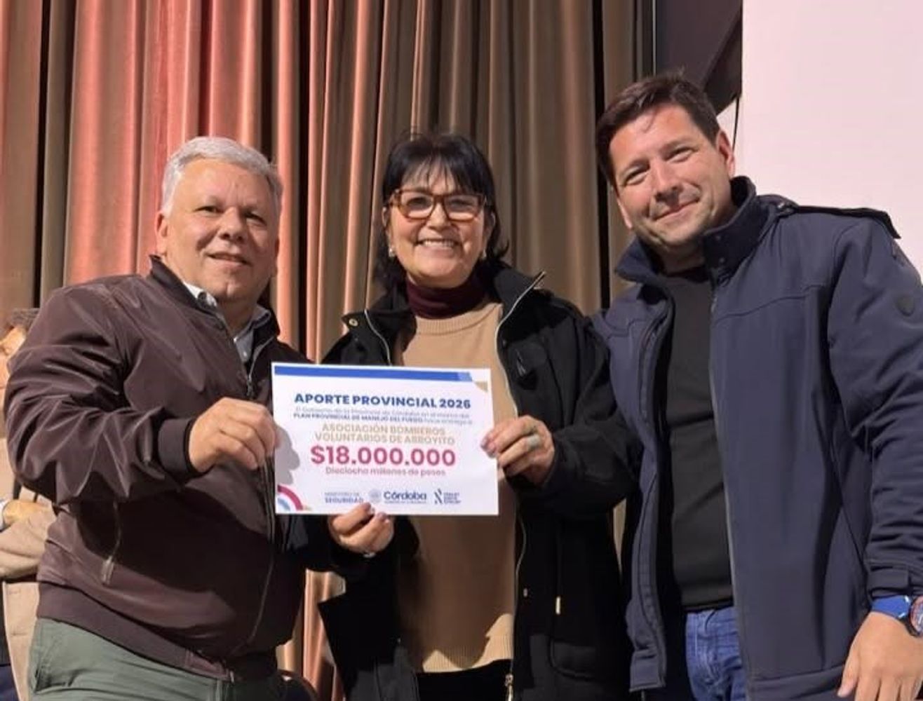 El Gobierno Provincial entregó un aporte económico a Bomberos de Arroyito