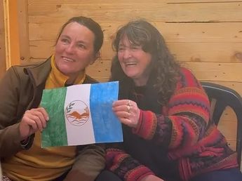 Una nueva bandera en Punilla: Cabalango presentó su símbolo oficial