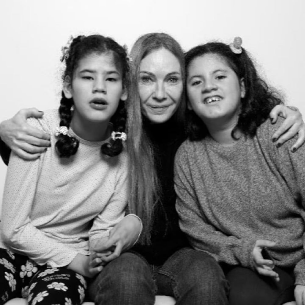 Famosos que adoptaron. Inés Estevez y sus hijas con Fabián Vena