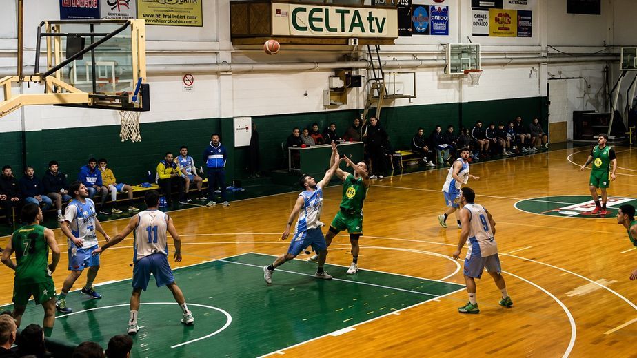 Básquet: Costa Sud derrotó a Club de Pelota y sigue como líder