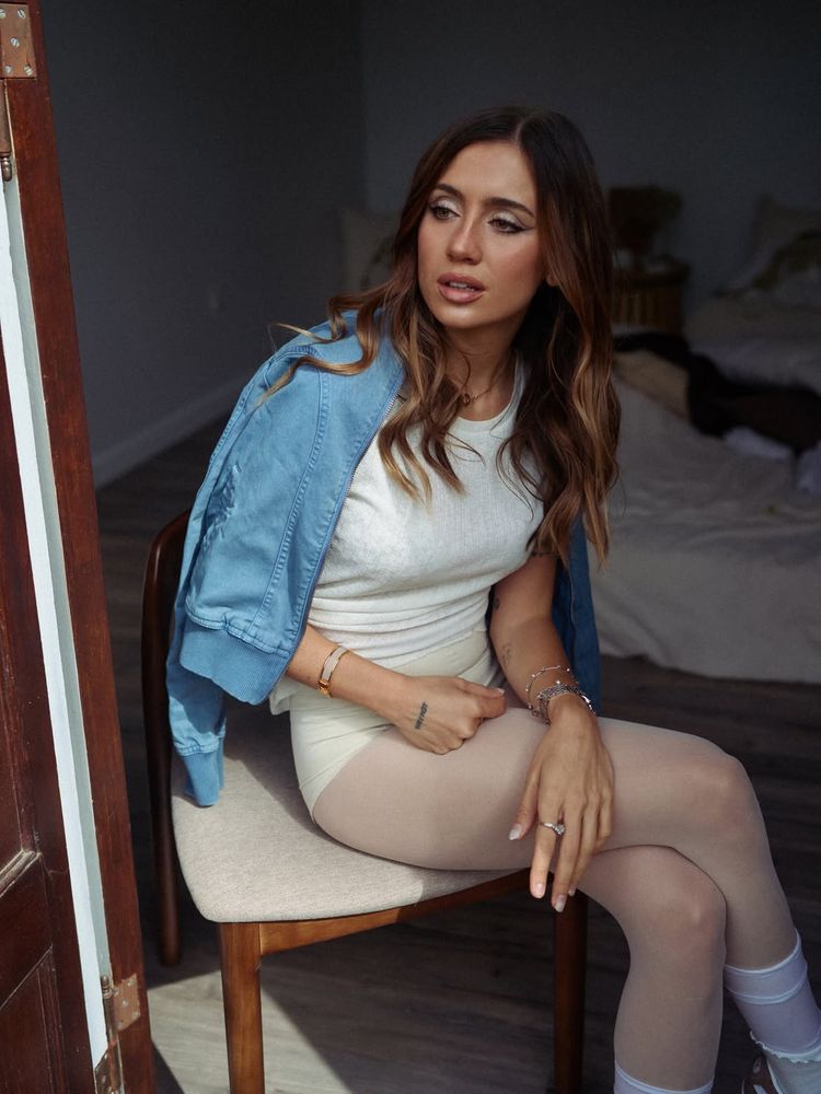 Morena Beltrán apostó por las medias "can-can" y arrasó con un look estilo bailarina clásica versión moderna