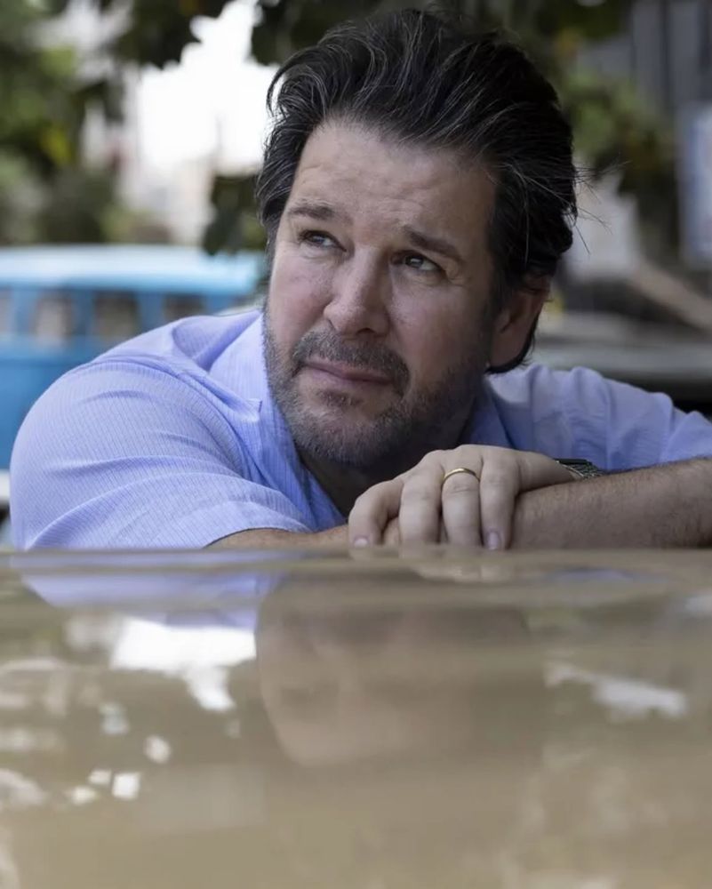 El actor brasileño continúa vigente en televisión y suma nuevos proyectos a su extensa trayectoria.