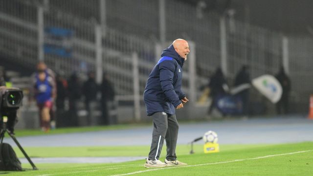 Jorge Sampaoli quedó más que disconforme con el funcionamiento de la defensa de Talleres. Apuran por otro zaguero.
