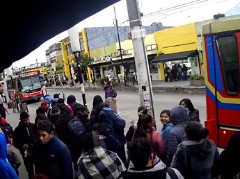Una mujer murió atropellada por un colectivo en Moreno: el accidente quedó grabado