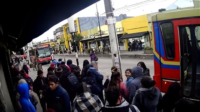 Una mujer murió atropellada por un colectivo en Moreno: el accidente quedó grabado.