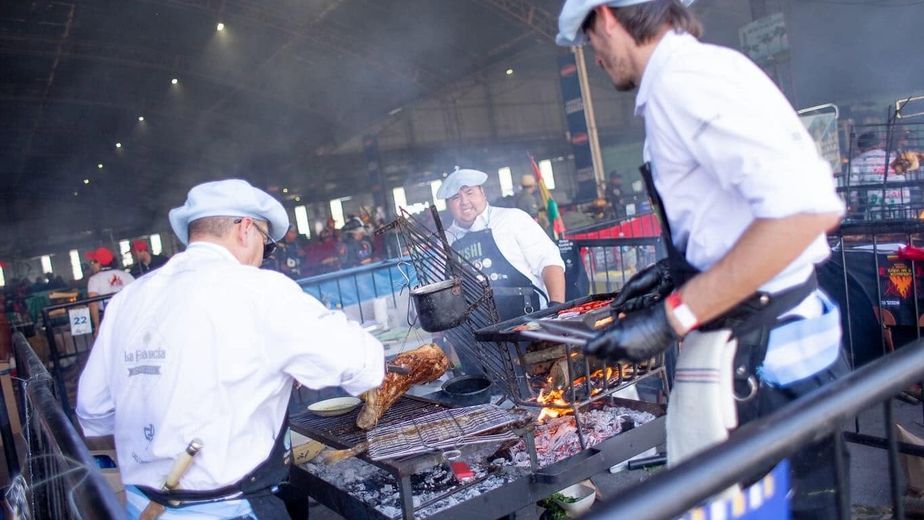 El finde XXL llega con Brasa y Botella: fuego, vino y una competencia única que cruza fronteras