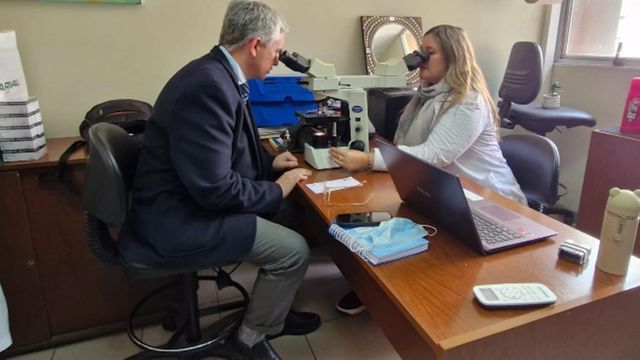 El hospital ofrece la modalidad de cirugía mayor ambulatoria y articula con otros efectores cuando es necesario.