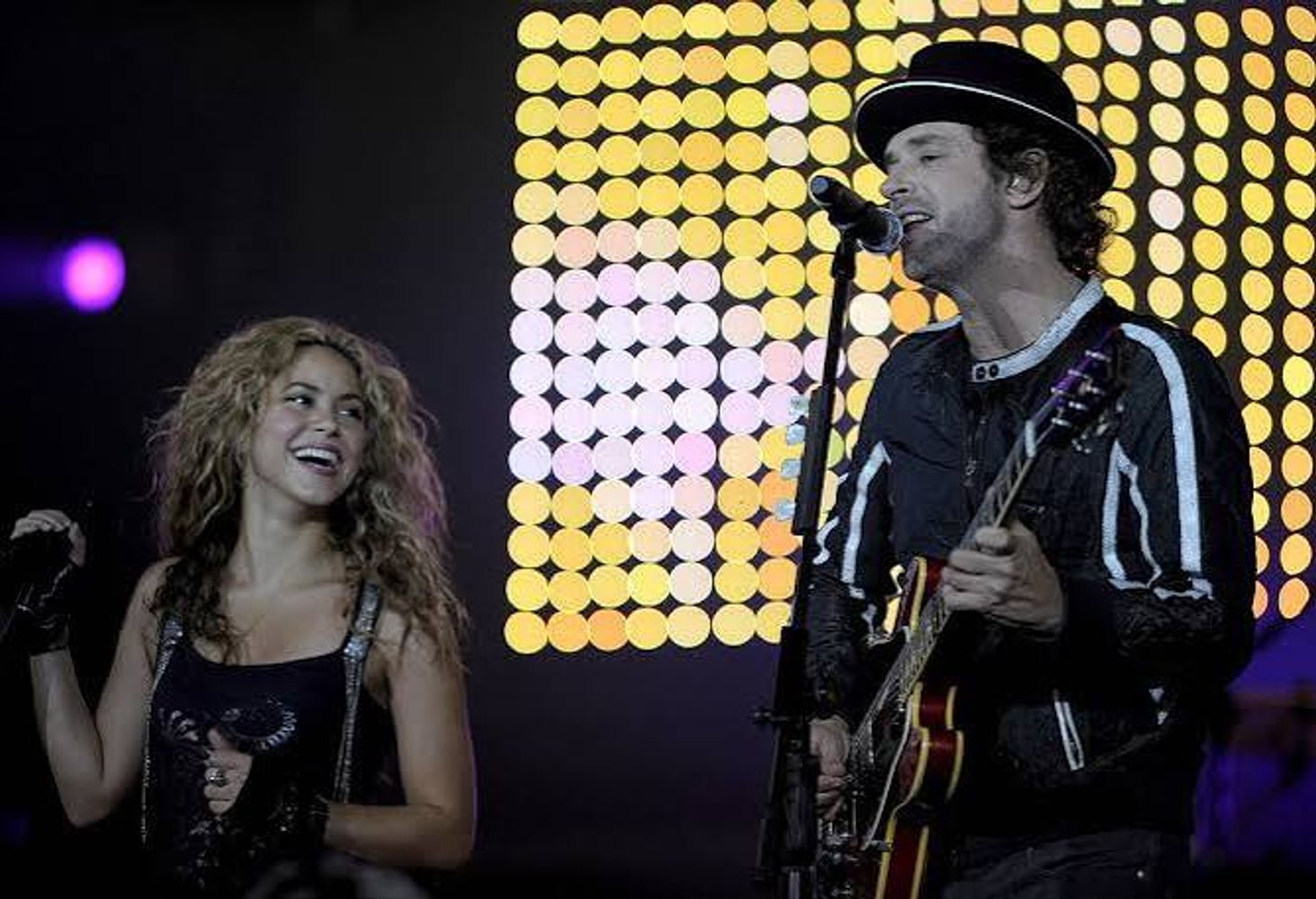 El tema fue ofrecido a Shakira.