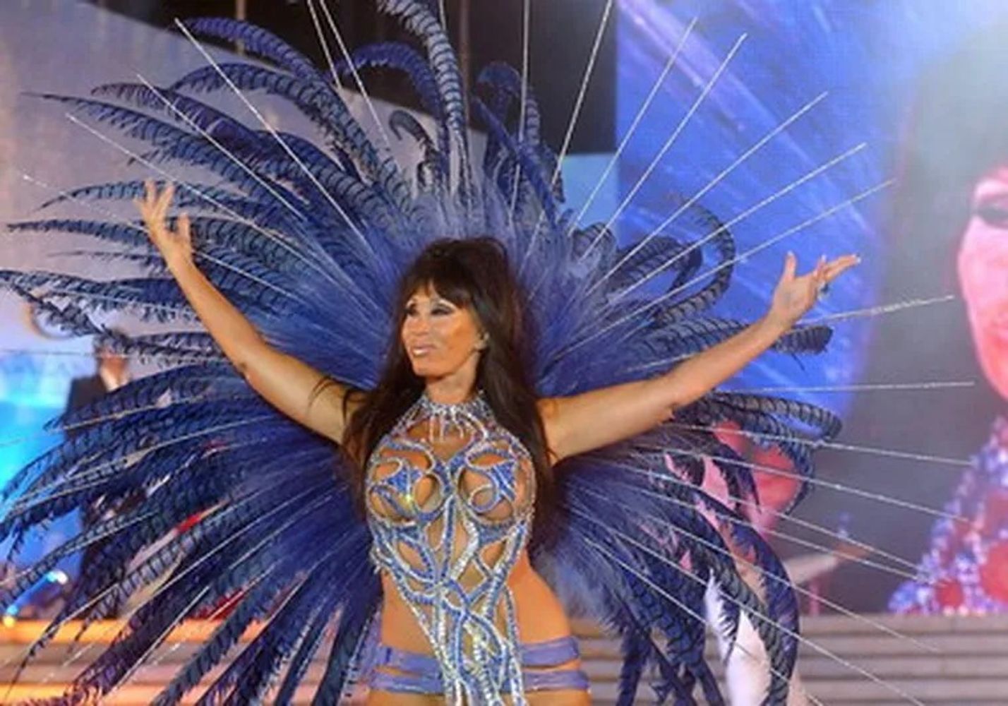 La ficción recrea el inesperado debut de Moria Casán en el teatro de revista.