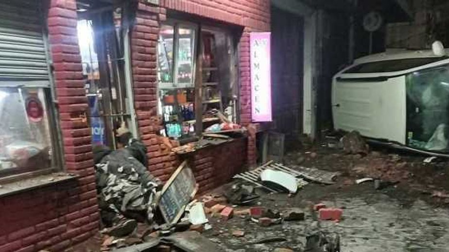 Locura en Mar del Plata: una camioneta volcó y atropelló a cinco personas, con el saldo de una muerte