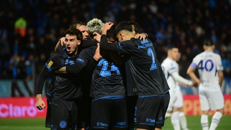 El gol de Belgrano, casi sacando del medio, en la tarde especial para Emiliano Rigoni