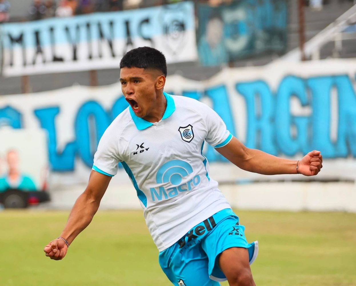 Juan Manuel Carrizo desvió sin querer una pelota de Francisco Maidana (foto) para convertir el único gol del partido a los 17 minutos del complemento, en el tanto que le dio a Gimnasia y Esgrima de Jujuy la victoria 1 a 0 ante Chaco For Ever en el "23 de Agosto".