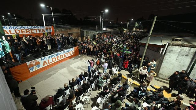 Las 97 luminarias se suman a las obras de pavimento y veredas en el barrio 25 de Mayo.