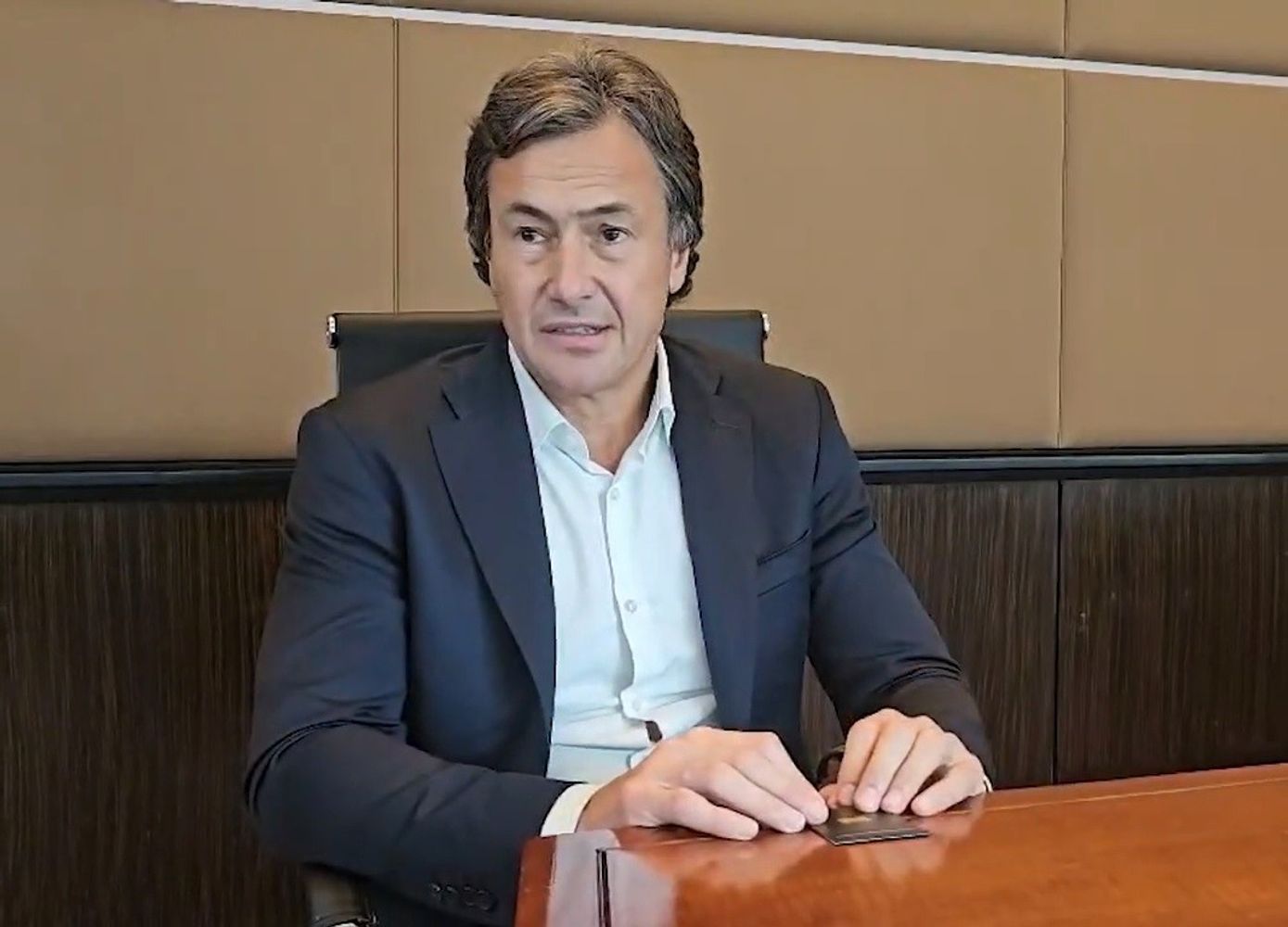 MacroChat es un interlocutor que entiende el contexto, recuerda lo que se dijo antes en la misma charla y puede resolver múltiples solicitudes en un solo intercambio, explicó Juan Parma, CEO de Banco Macro.