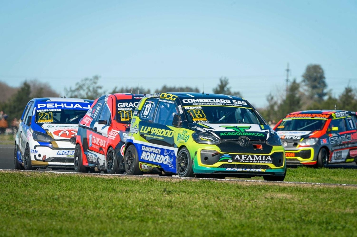 El Volkswagen Up de la Clase 2 del Turismo Pista del jujeño Matías Clapier se lució en San Nicolás, en el fin de semana de la Carrera de los 300 Pilotos.