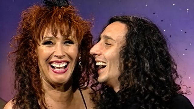 Moria Casán y Fito Páez, en 1991 en el programa A la cama con Moria