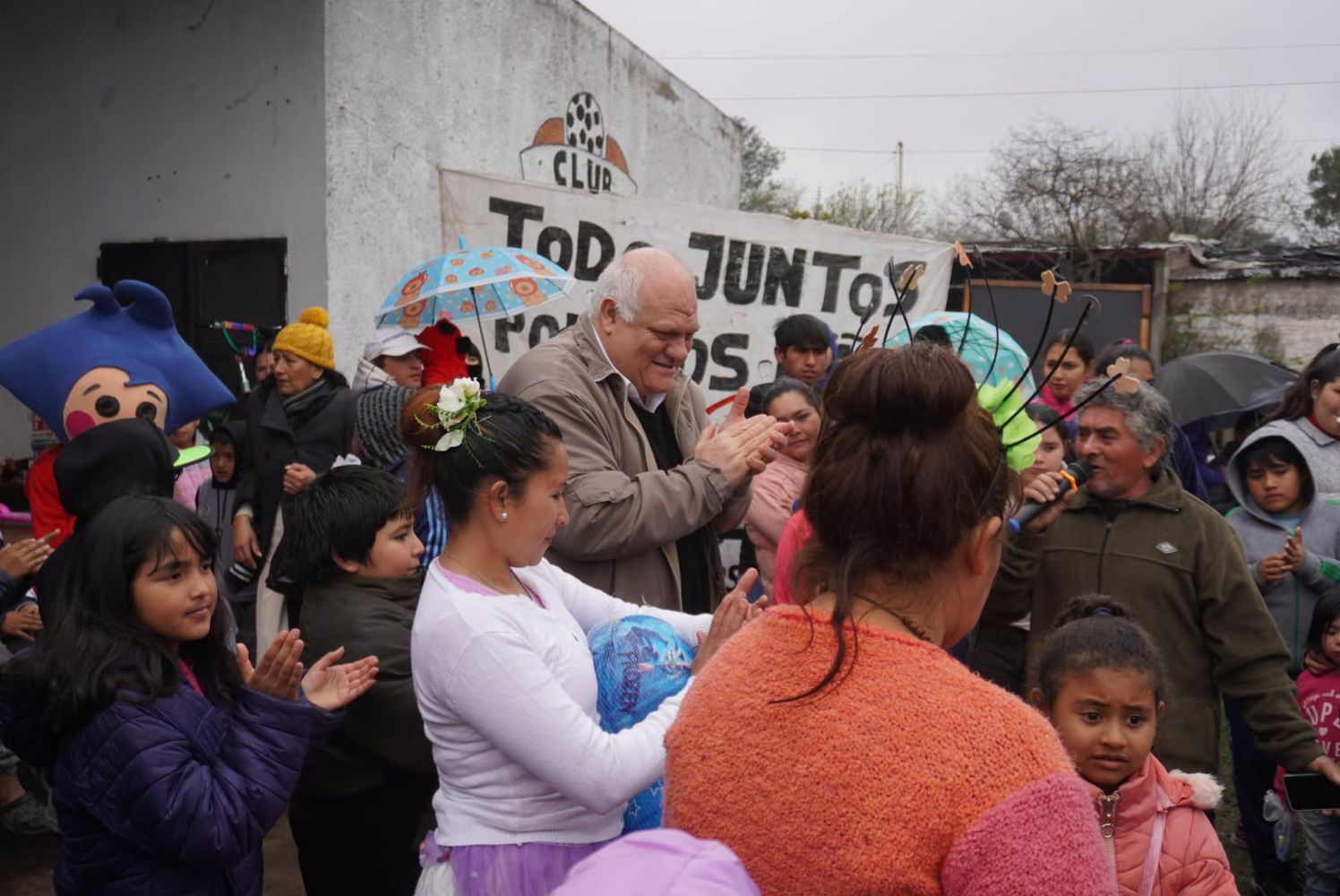 La jornada reunió a más de 100 chicos de barrios aledaños con la presencia del ministro Federico Masso.